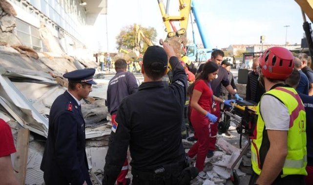 Sırbistan'da korkunç olay! Beton sundurma insanların üzerine çöktü: 13 ölü, 4 yaralı...