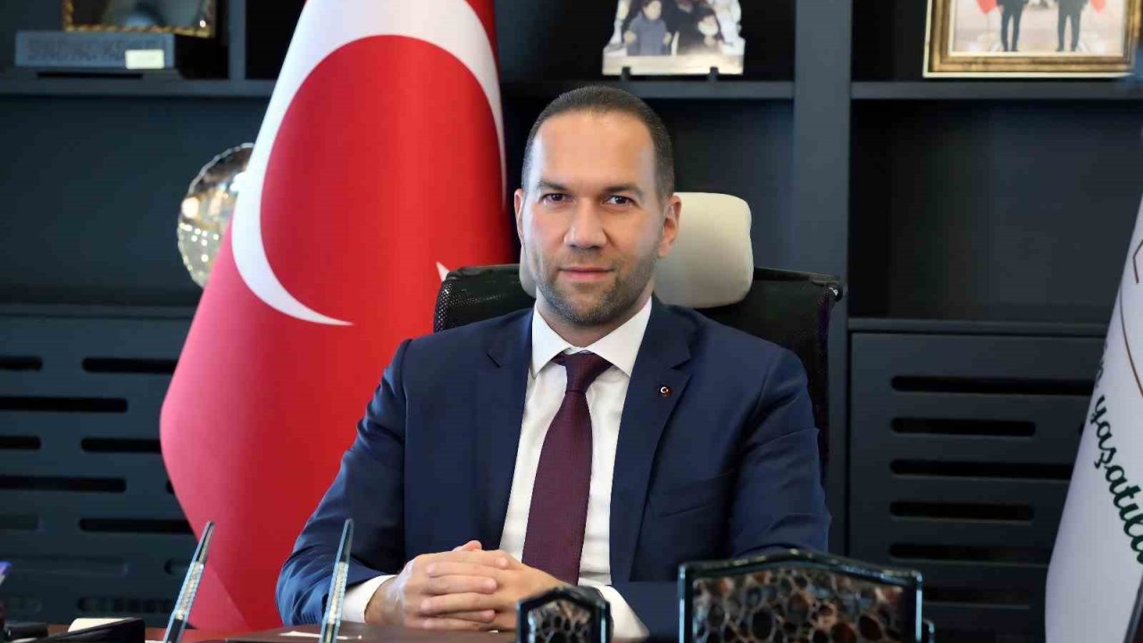 Başkan Özdemir: "Vatan Sevgisini Mısralarında En Güçlü Şekilde İfade Eden Mehmet Akif Ersoy’u Minnetle Anıyorum"