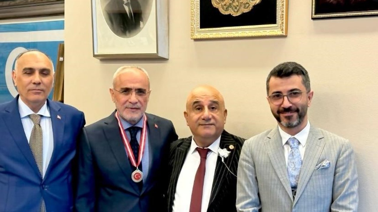 Cumhurbaşkanı Başdanışmanı Topçu’ya Tüketici Dostu Altın Madalyası