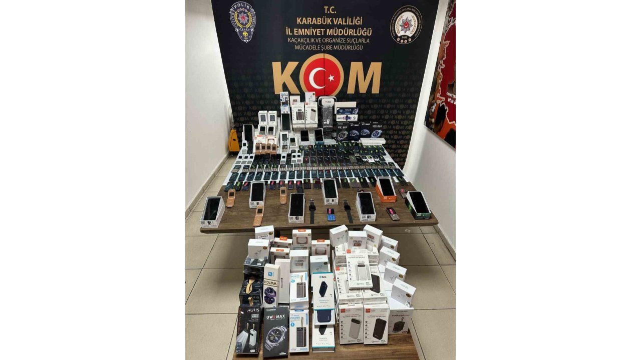 Kaçakçılık Operasyonunda Çok Sayıda Telefon Ve Elektronik Eşya Ele Geçirildi